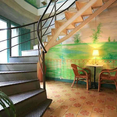 Que Tal Guest house 2*