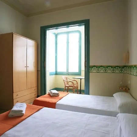 Guest house Que Tal 2*